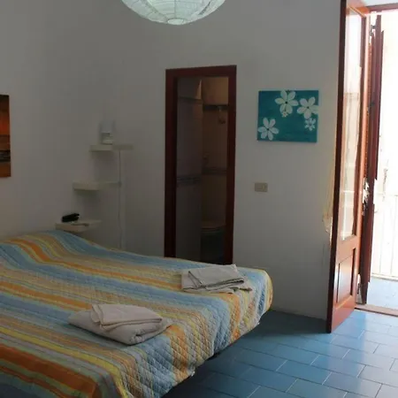 Der Balkon Mit Blick Auf Das Meer Ab 904 Apartment